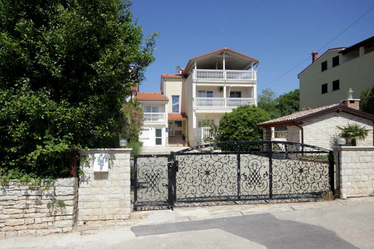 Apartments Domic Баньоле Екстер'єр фото